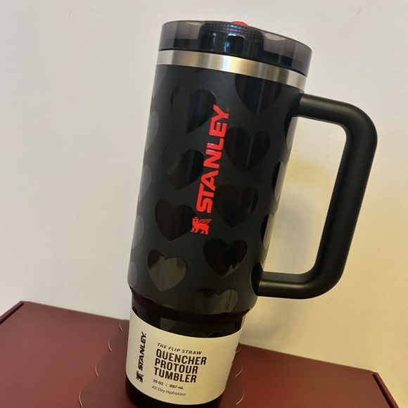 30 oz BLACK LOVELY Stanley quencher protour Valentine’s Day 2026 hearts w red - Picture 7 of 10